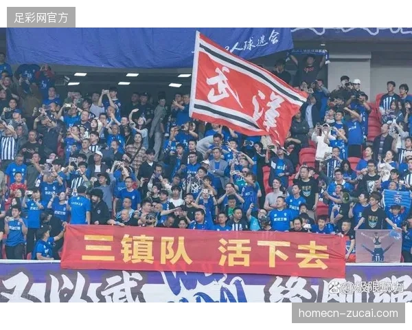 武汉三镇的快速反击战术效果显著，通过高效传递直接威胁对手球门